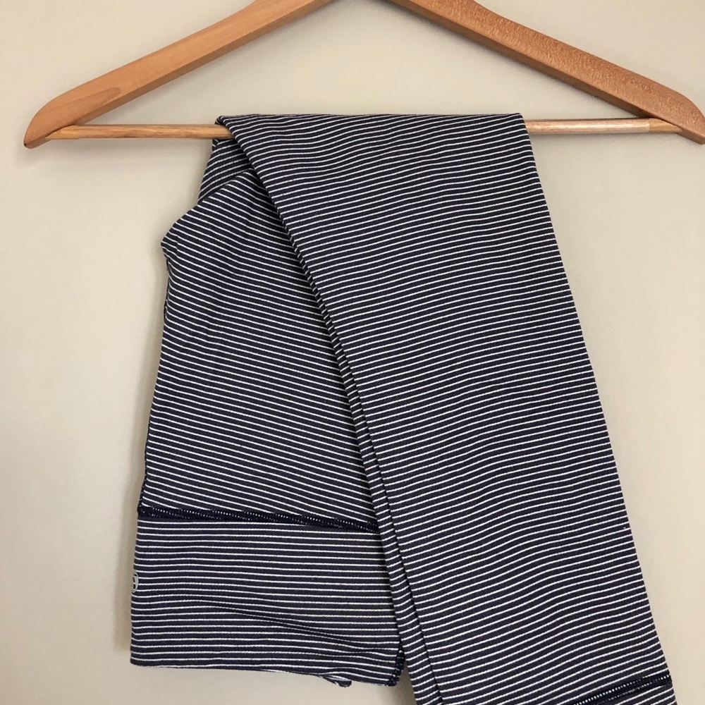 Blue and white lululemon leggings